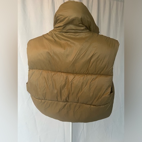Cropped Puffer Vest - Picture 4 of 6